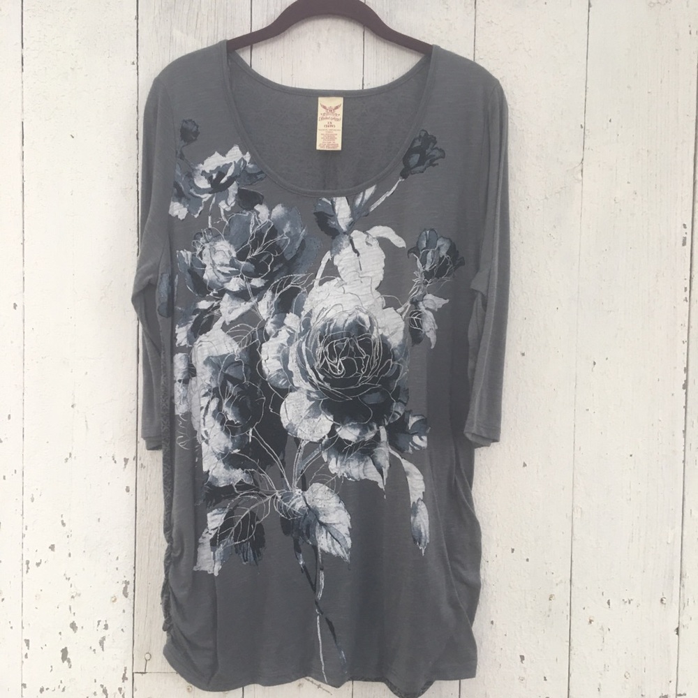 Faded Glory ls top. Floral front/patterned back 16